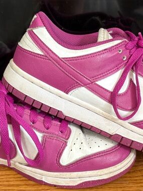 Nike Dunk Low-Top Women's Sneakers in Fuchsia sz 8